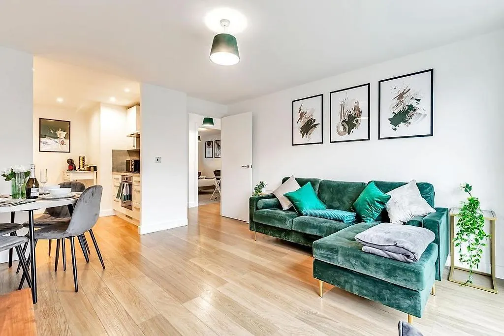 Apartment Stylish London Apt With Free Parking And Canal Views