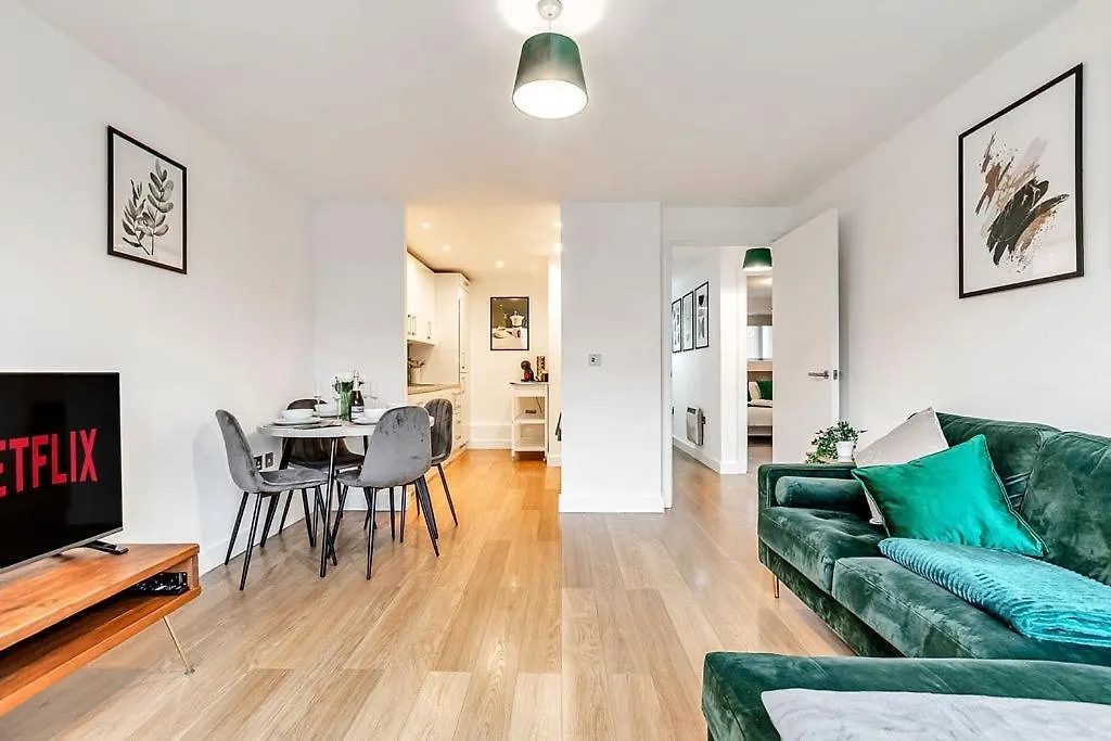 Stylish London Apt With Free Parking And Canal Views United Kingdom