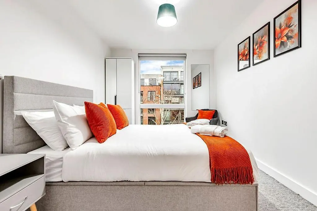 Stylish London Apt With Free Parking And Canal Views 0*,  United Kingdom