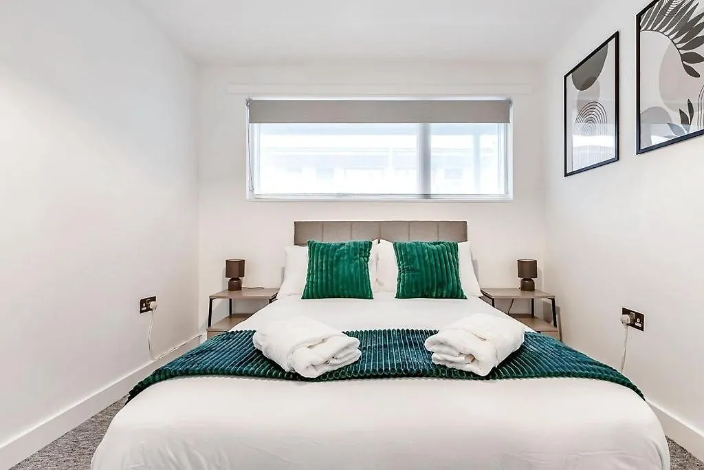 Stylish London Apt With Free Parking And Canal Views Apartment