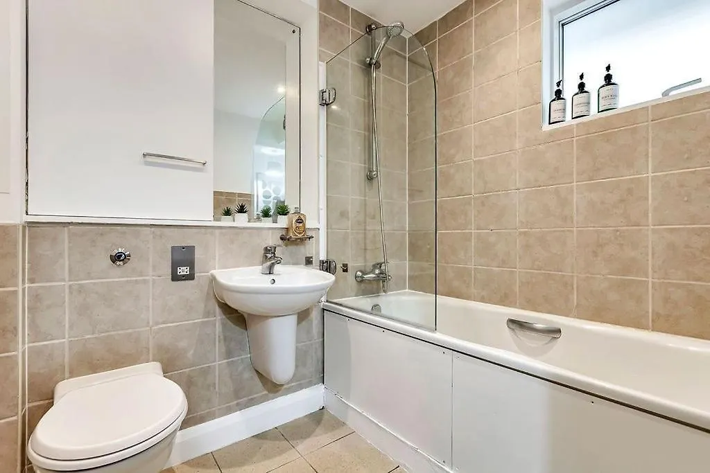 Apartment Stylish London Apt With Free Parking And Canal Views