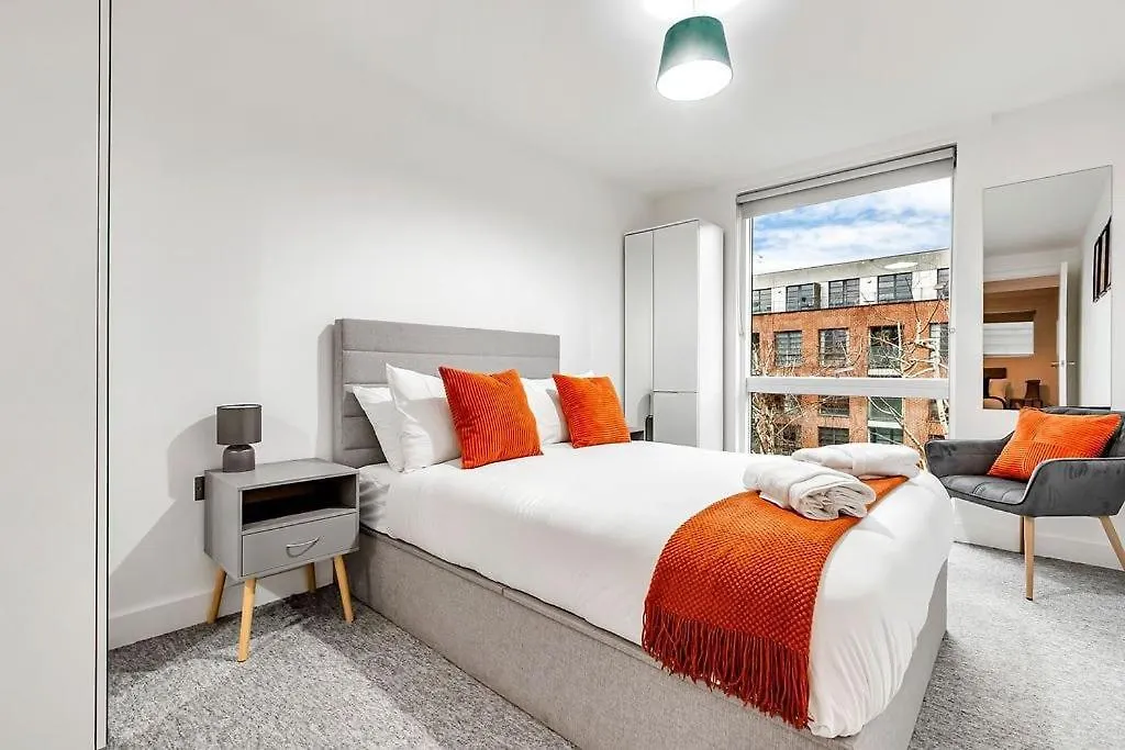 Apartment Stylish London Apt With Free Parking And Canal Views