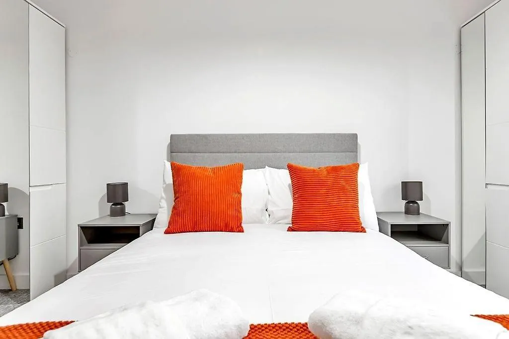 Stylish London Apt With Free Parking And Canal Views United Kingdom
