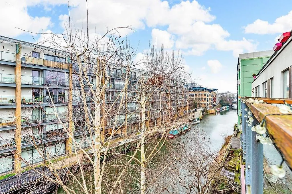 Stylish London Apt With Free Parking And Canal Views 0*,  United Kingdom
