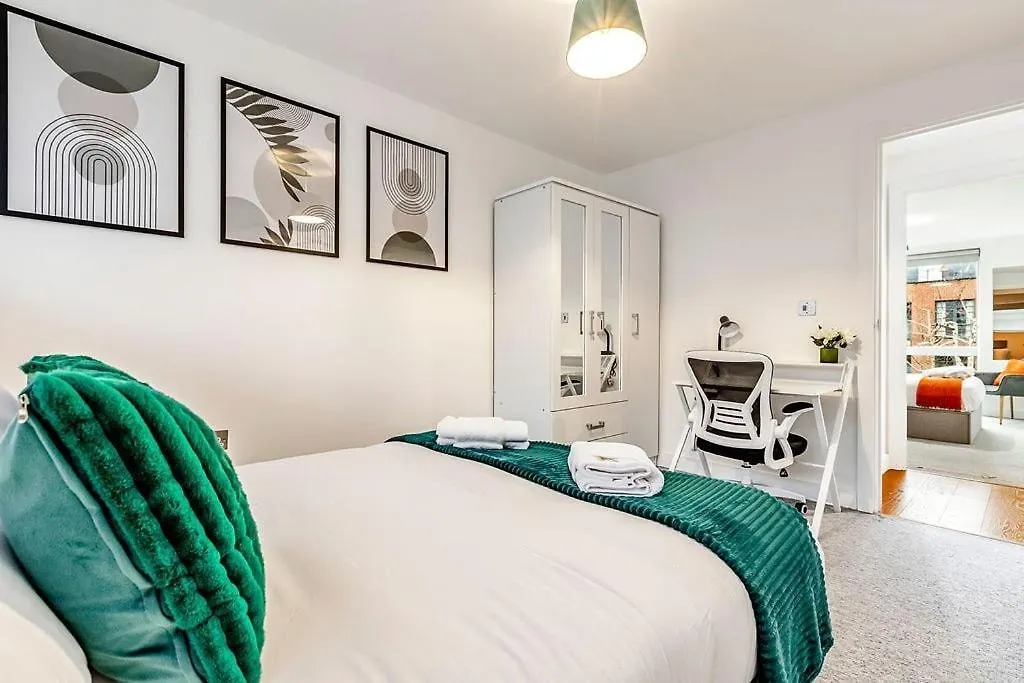 Stylish London Apt With Free Parking And Canal Views Apartment